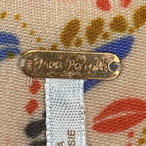 Free People Meet Virginia Romper V-Neck Size 2 Pockets Floral Print - Picture 14 of 15